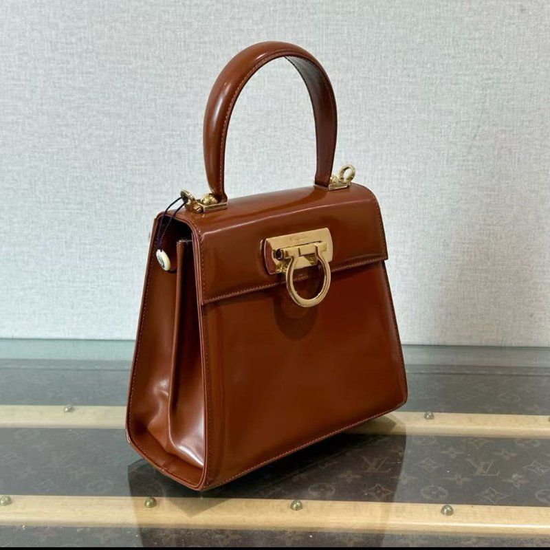 ✨FERRAGAMO 金棕色金扣小號博物館手提斜背包 20*18*9 98新配件塵袋-1