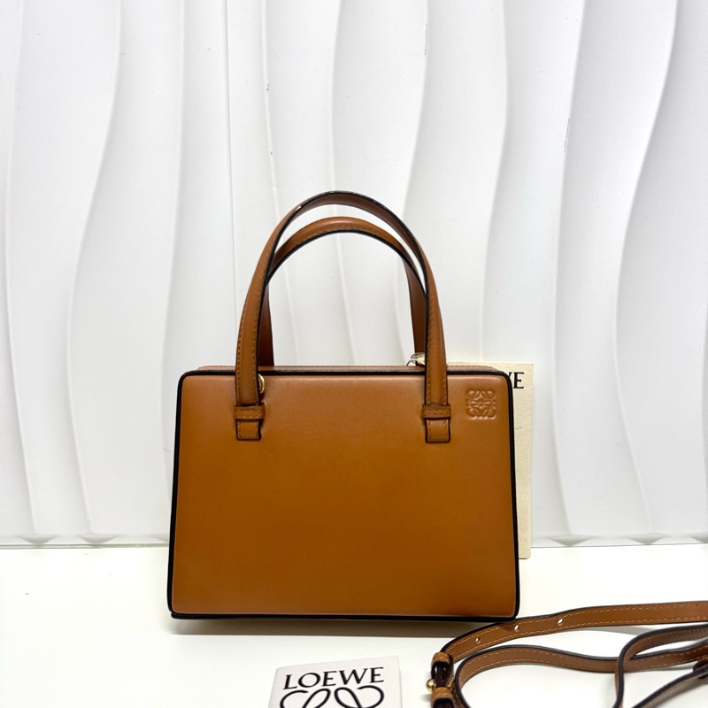 LOEWE / 羅意威 限量Postal 藝術家聯名系列 夾子包-1