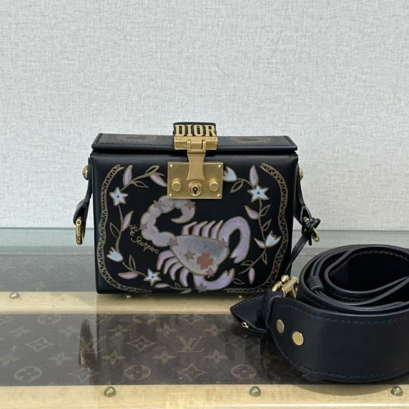 ✨DIOR 限量款手繪天蠍座盒子包17*13*6 98新配件:塵袋-0