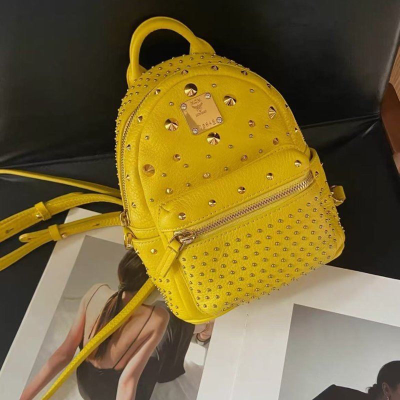 ✨Mcm 黃色mini鉚釘肩背包鑽石書包16*20*10 99新-5