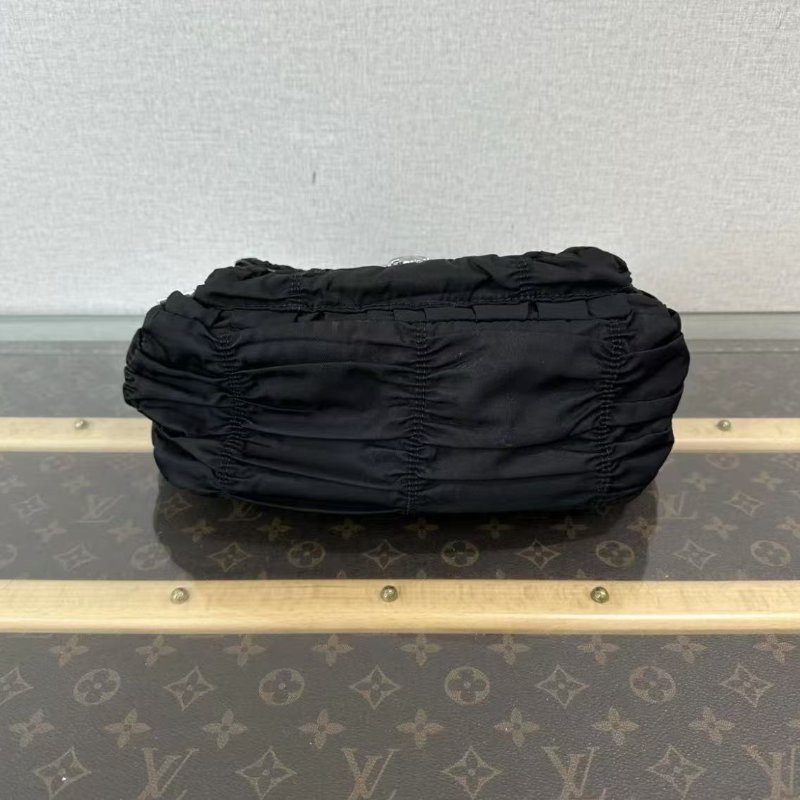 ✨PRADA 黑銀皺褶流浪腋下包 28*17*13 98新配件塵袋-3