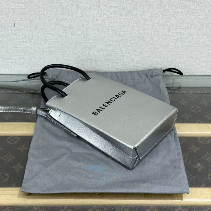 ✨BALENCIAGA 銀色字母手機包 12*18*4 98新配件塵袋-2