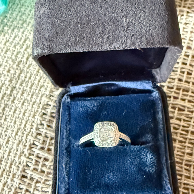 Tiffany & Co Legacy 鉑金白鑽戒指-1