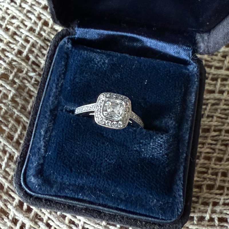 Tiffany & Co Legacy 鉑金白鑽戒指-8