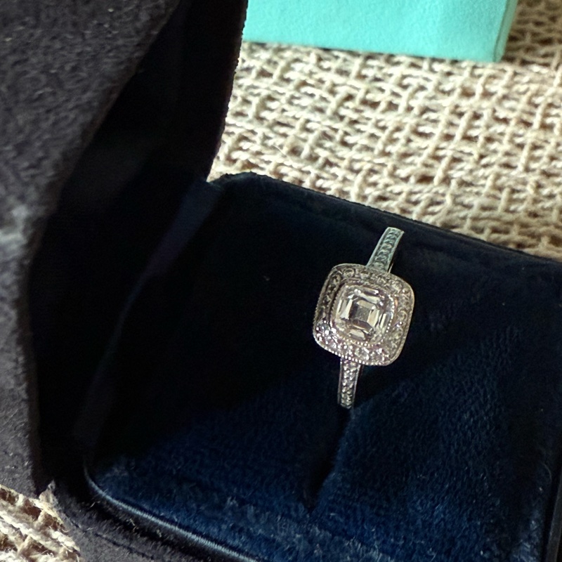 Tiffany & Co Legacy 鉑金白鑽戒指-9