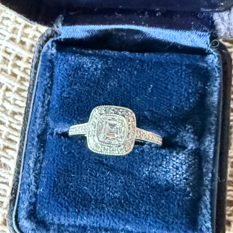 Tiffany & Co Legacy 鉑金白鑽戒指-12