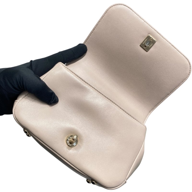 CHANEL 香奈兒 Mini Carry Chic Flap 羊皮 肩背包 裸杏色-7