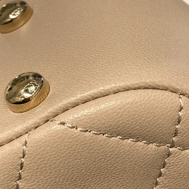 CHANEL 香奈兒 Mini Carry Chic Flap 羊皮 肩背包 裸杏色-13