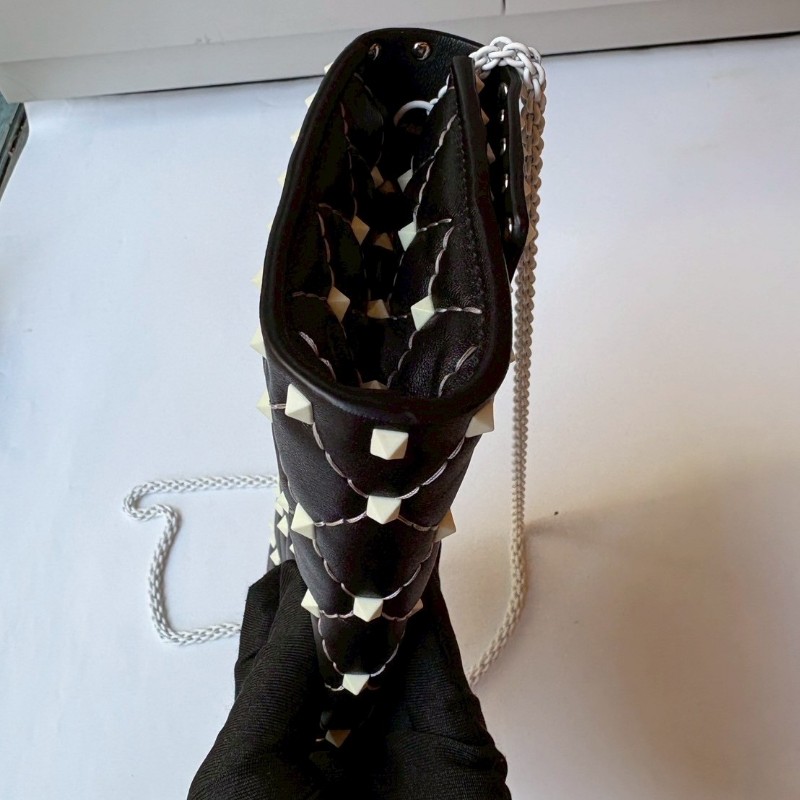 Valentino 白鍊黑皮小鉚釘 WOC-6