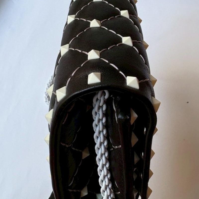 Valentino 白鍊黑皮小鉚釘 WOC-9