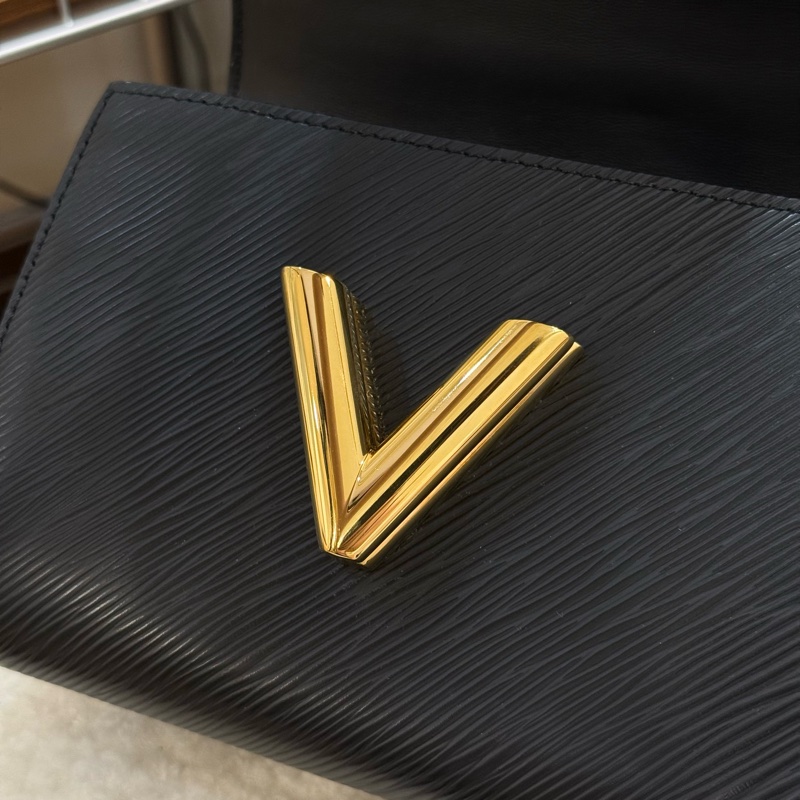 Lv twist 黑金鏈條斜挎包 ✨最新晶片款-13