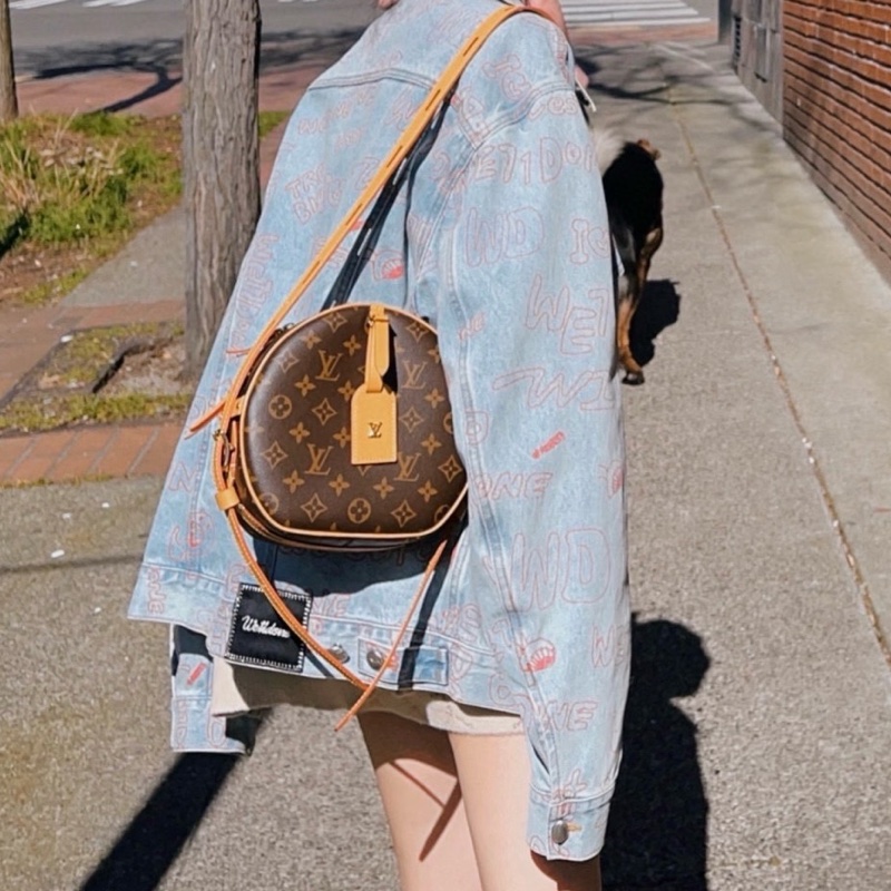 🈶購證LV 路易威登 老花軟圓餅 中號 肩背包 斜背包 22*20*7 cm-0