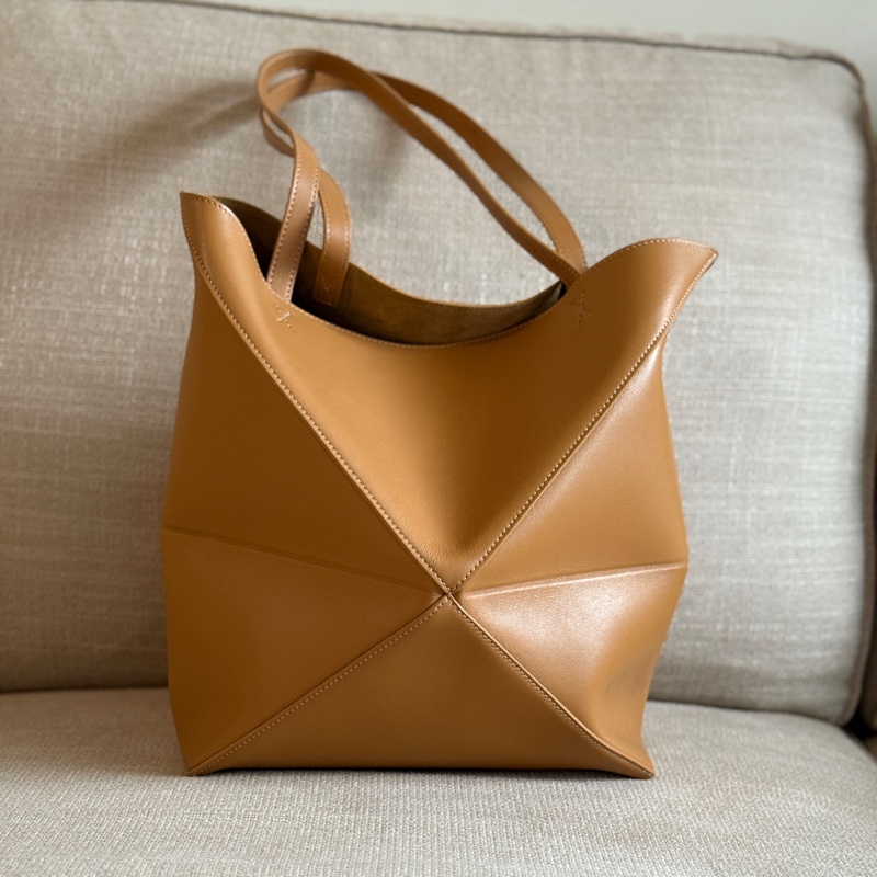 LOEWE 羅威 Puzzie Fold Tote 中款 亮面牛皮 折疊托特-1