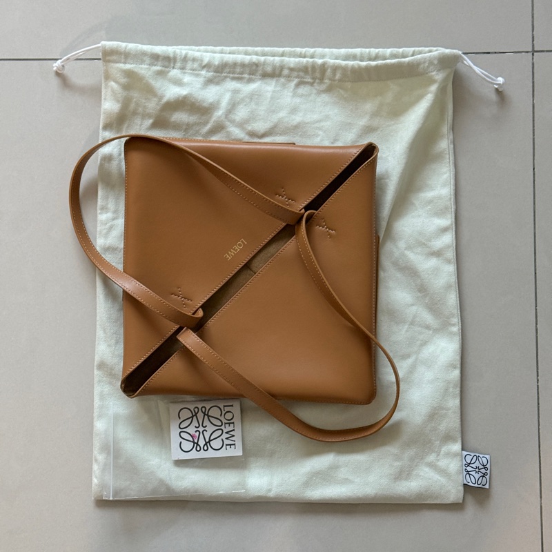LOEWE 羅威 Puzzie Fold Tote 中款 亮面牛皮 折疊托特-3