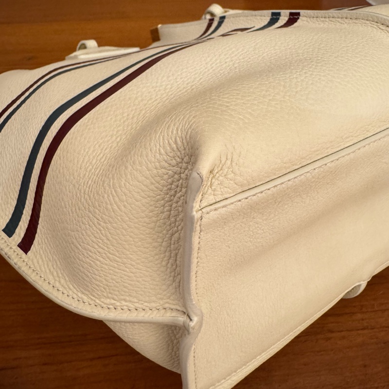 chloe白色全皮革肩背包 超好裝又輕❤️❤️-5