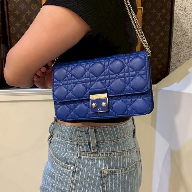 Dior 銀鍊藍色羊皮藤格紋小號口蓋斜背包-1