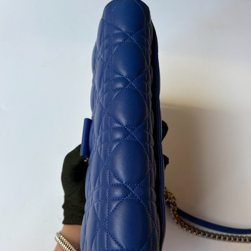 Dior 銀鍊藍色羊皮藤格紋小號口蓋斜背包-6