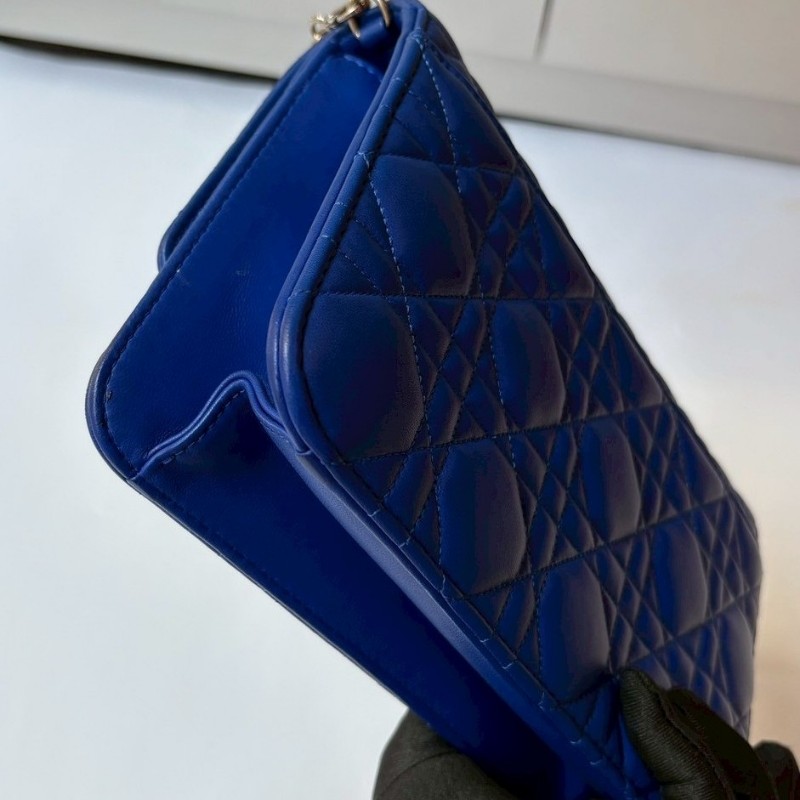 Dior 銀鍊藍色羊皮藤格紋小號口蓋斜背包-8