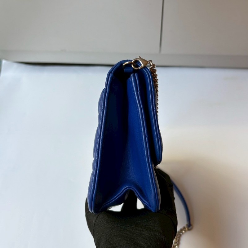 Dior 銀鍊藍色羊皮藤格紋小號口蓋斜背包-10