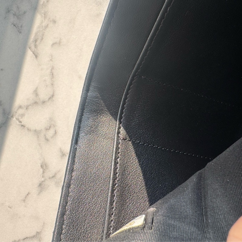 chanel黑色金logo boy釦式三折短夾-22