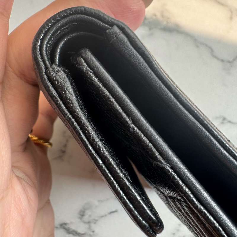 chanel黑色金logo boy釦式三折短夾-29