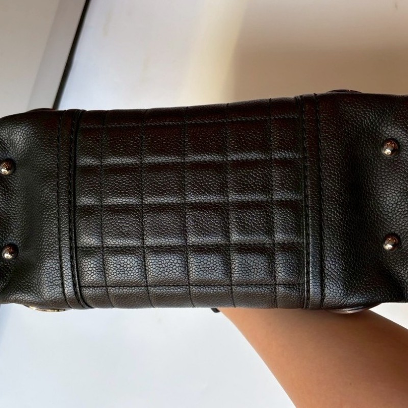 Chanel 黑色荔枝皮半圓小手提包-11