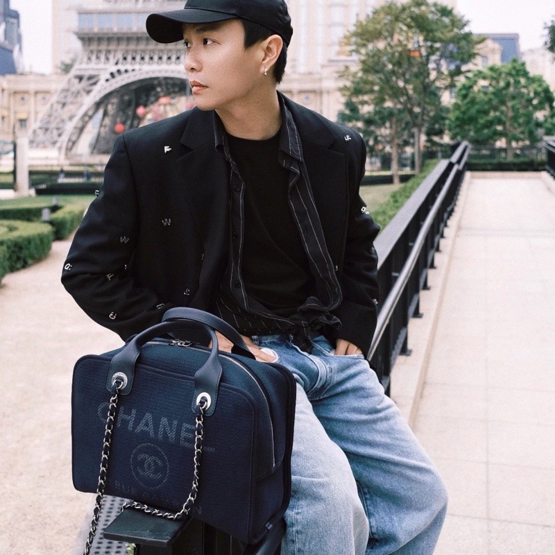 Chanel 深海軍藍色銀扣保齡球包沙灘包Deauville tote bag-3