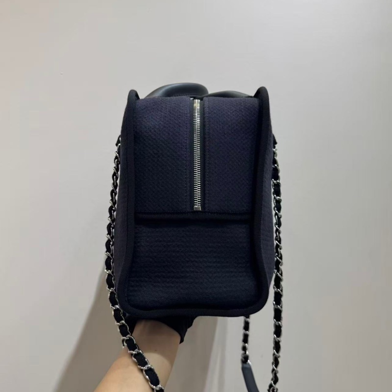 Chanel 深海軍藍色銀扣保齡球包沙灘包Deauville tote bag-9