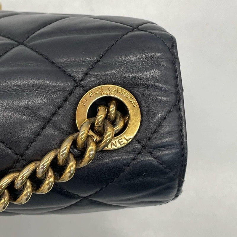 LV CLASSIC FLAG BAG MEDIUM-19