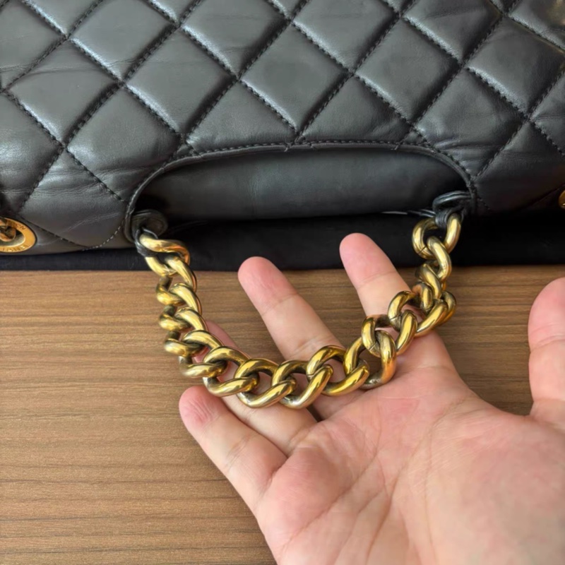 LV CLASSIC FLAG BAG MEDIUM-24