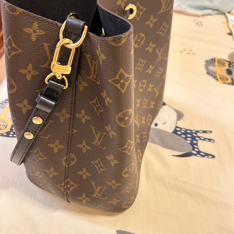 9.9成新LV M44020肩背水桶包 Monogram帆布～經典款式僅此一顆-11