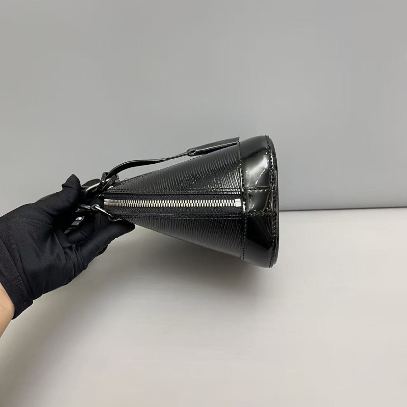 LV路易威登 Alma bb黑色亮面epi水波紋貝殼包 手提包 肩背包-4