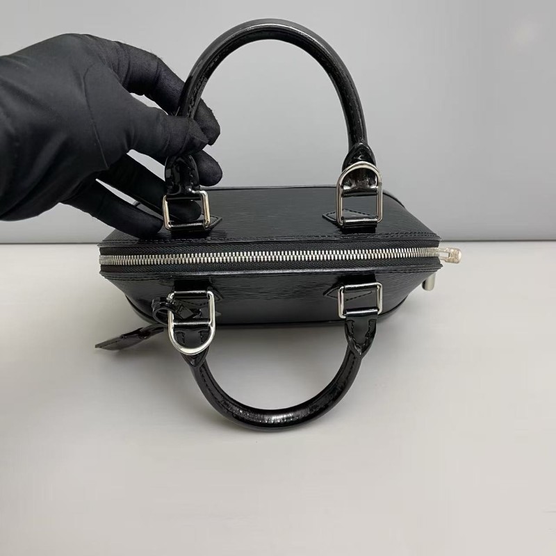 LV路易威登 Alma bb黑色亮面epi水波紋貝殼包 手提包 肩背包-6