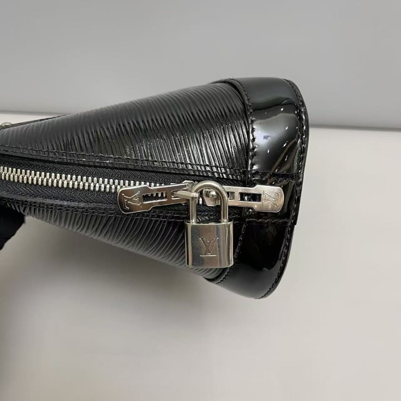 LV路易威登 Alma bb黑色亮面epi水波紋貝殼包 手提包 肩背包-7