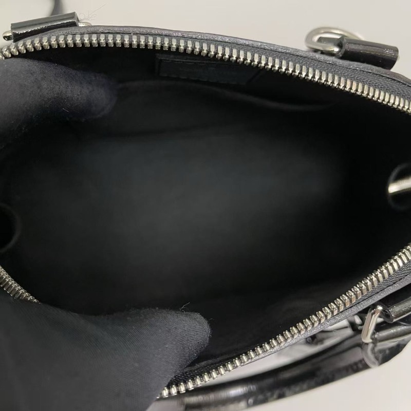 LV路易威登 Alma bb黑色亮面epi水波紋貝殼包 手提包 肩背包-8