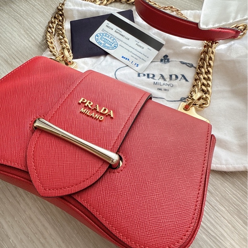 Prada Sidonie紅色鏈條馬鞍包-9