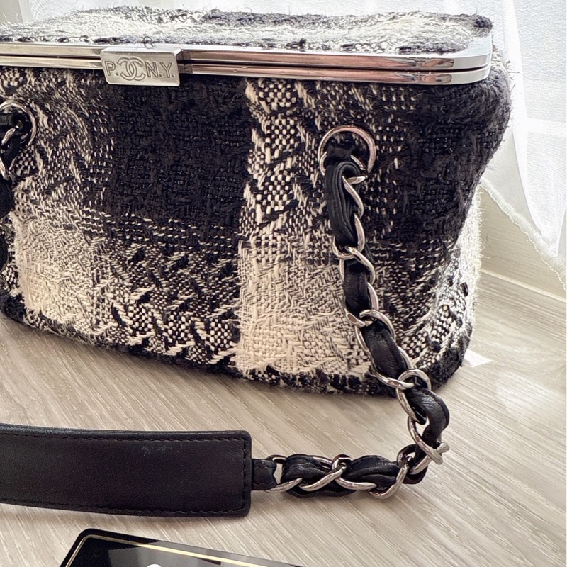 CHANEL 黑白毛呢盒子鏈條包 10開-2