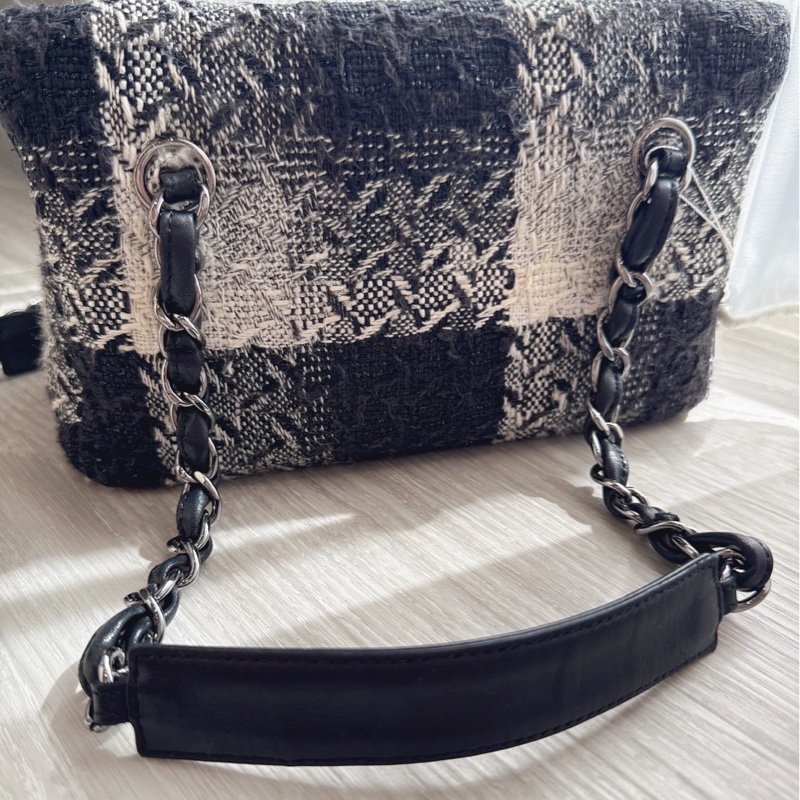 CHANEL 黑白毛呢盒子鏈條包 10開-5
