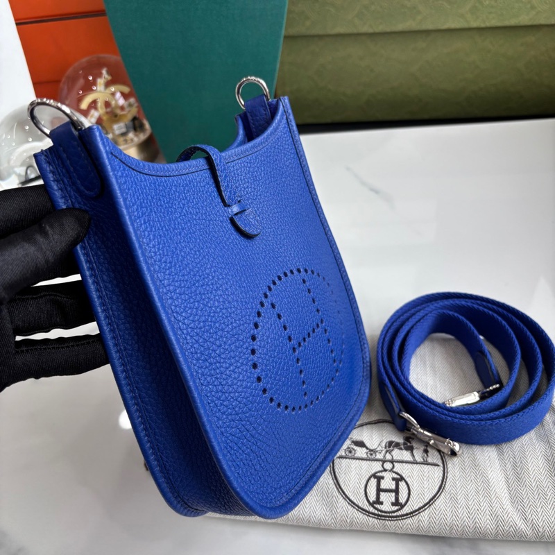 【近新閒置品】愛馬仕Hermes 皇家藍O8銀扣mini evelyne B刻單肩包-3