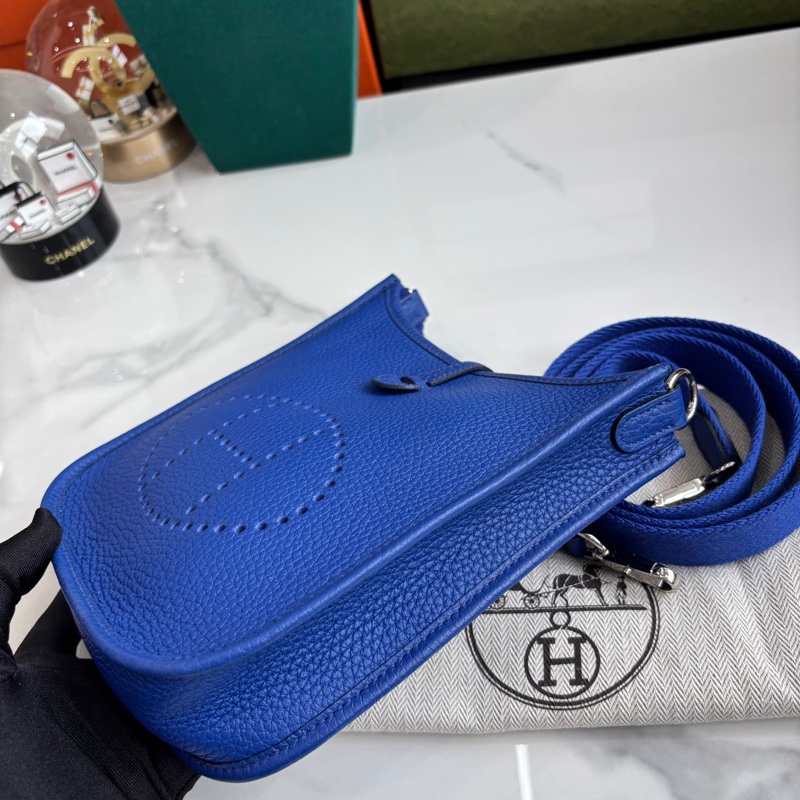 【近新閒置品】愛馬仕Hermes 皇家藍O8銀扣mini evelyne B刻單肩包-4