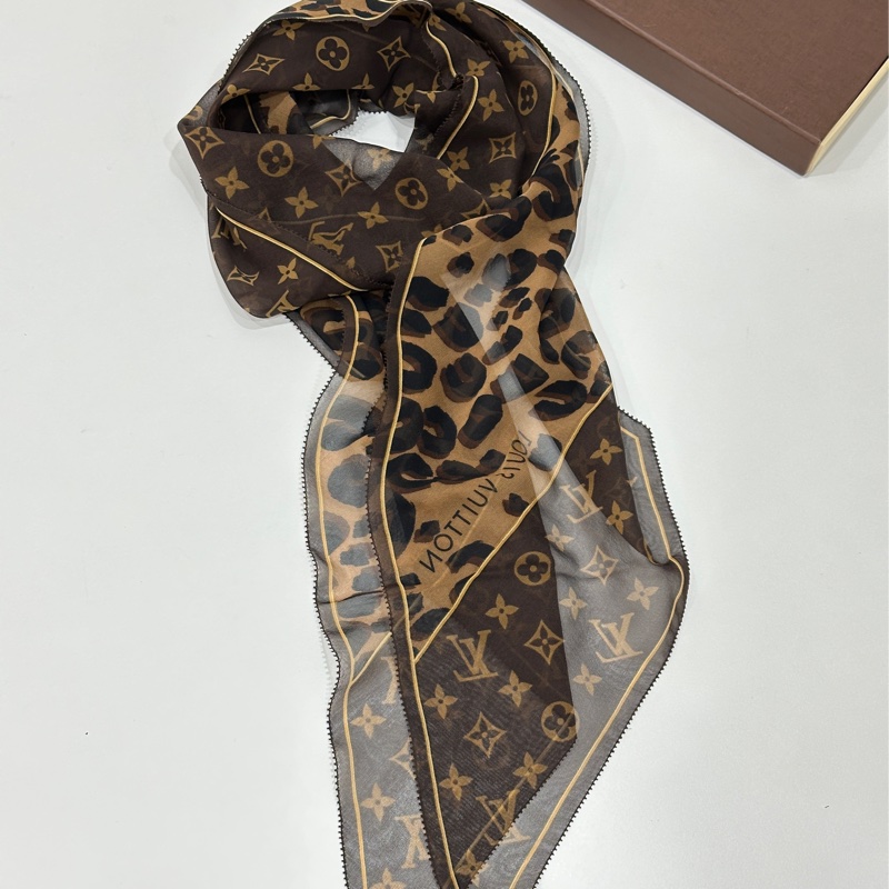 LV Leopard And Monogram 老花 豹紋 蕾絲 絲巾 圍巾 領巾-1