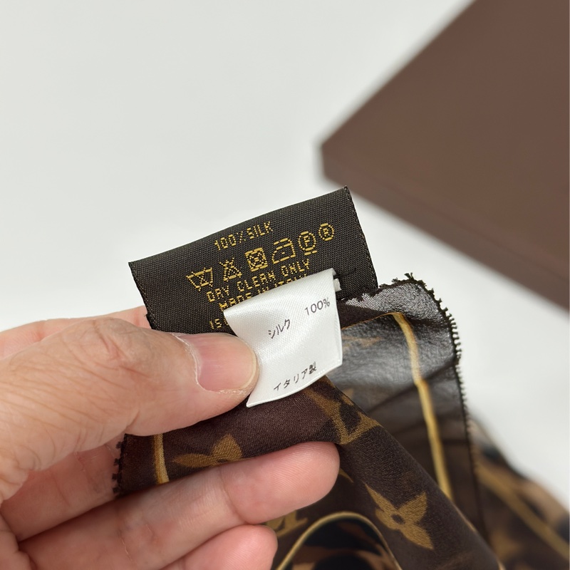 LV Leopard And Monogram 老花 豹紋 蕾絲 絲巾 圍巾 領巾-11