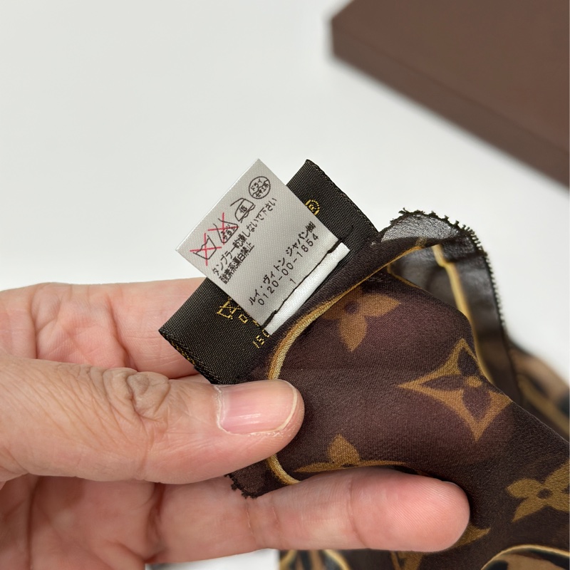 LV Leopard And Monogram 老花 豹紋 蕾絲 絲巾 圍巾 領巾-12