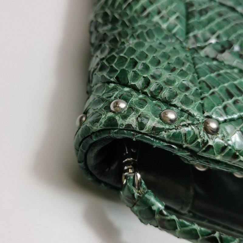 Miu Miu Crystal 系列 蛇皮 純色 珩縫 鑽飾 單肩包-21