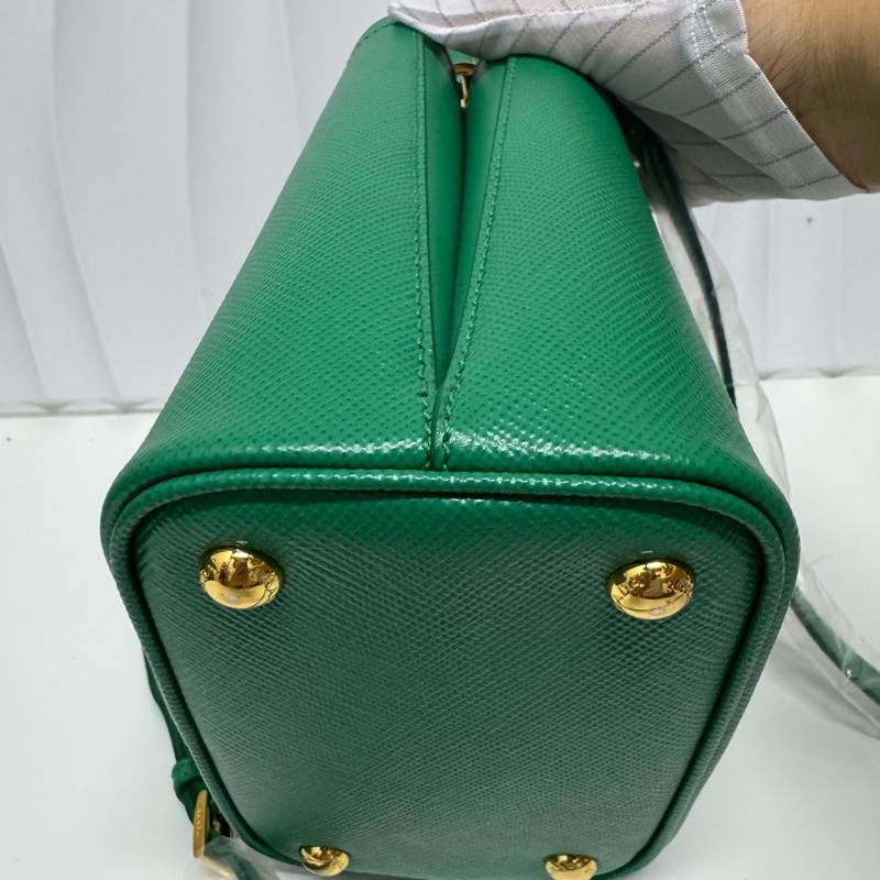 Prada / 普拉達 Panier 系列牛皮手提 綠水桶包-8