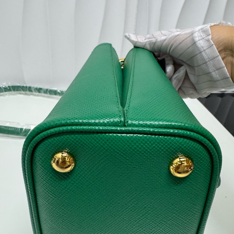 Prada / 普拉達 Panier 系列牛皮手提 綠水桶包-9
