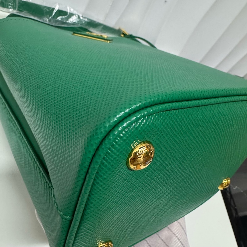 Prada / 普拉達 Panier 系列牛皮手提 綠水桶包-11