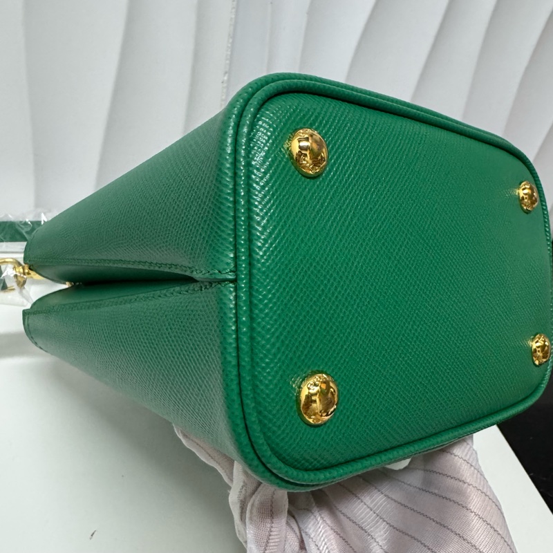 Prada / 普拉達 Panier 系列牛皮手提 綠水桶包-12