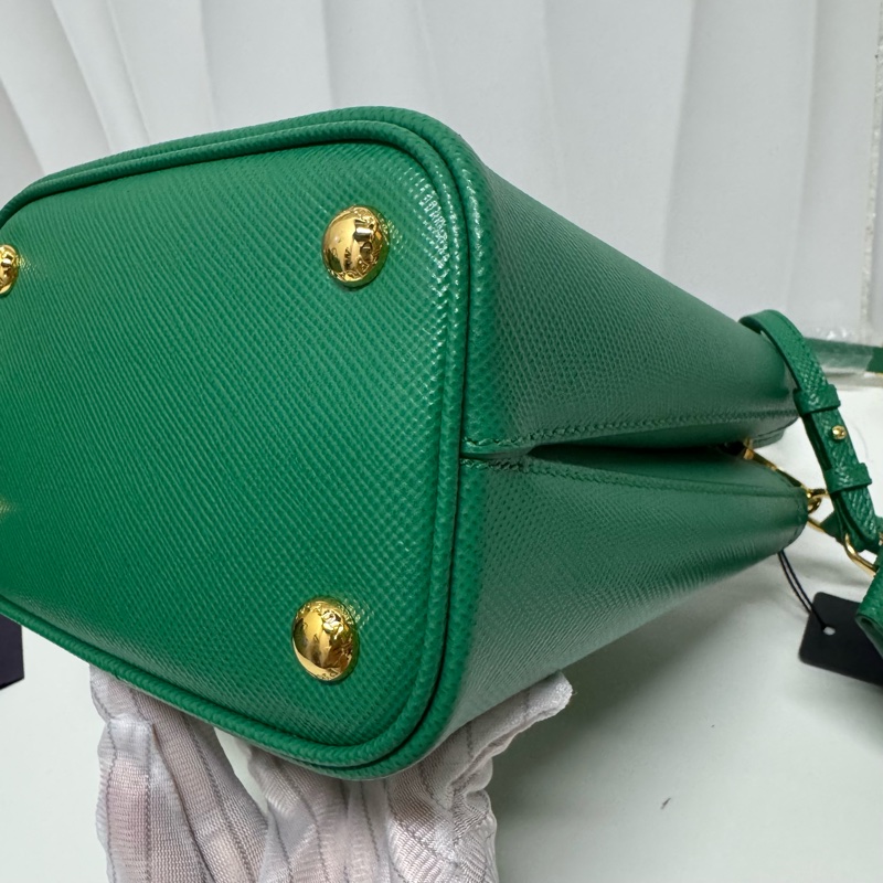 Prada / 普拉達 Panier 系列牛皮手提 綠水桶包-13