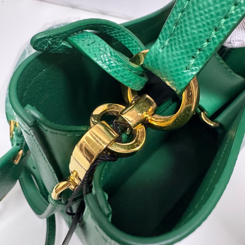 Prada / 普拉達 Panier 系列牛皮手提 綠水桶包-17